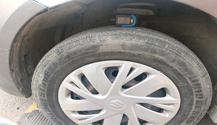 2015 Maruti Swift VXI, Petrol, Manual, 1,27,200 km, tyre