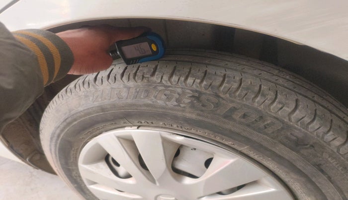 2017 Maruti Dzire LXI, Petrol, Manual, 47,999 km, tyre