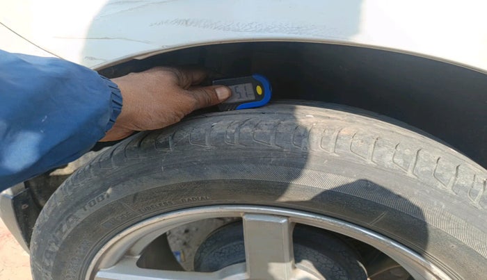 2015 Maruti Swift VXI, Petrol, Manual, 65,813 km, tyre