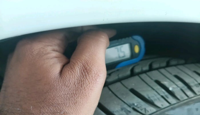 2010 Hyundai Verna TRANSFORM 1.5 SX CRDI, Diesel, Manual, 1,77,752 km, tyre