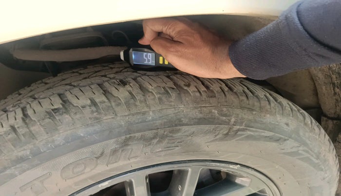 2015 Toyota Fortuner 3.0 4X4 MT, Diesel, Manual, 2,15,710 km, tyre