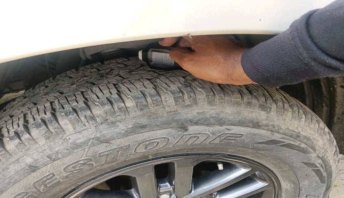 2015 Toyota Fortuner 3.0 4X4 MT, Diesel, Manual, 2,15,710 km, tyre