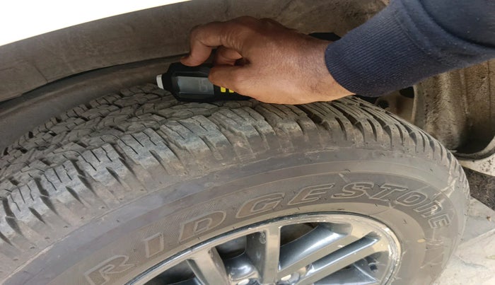 2015 Toyota Fortuner 3.0 4X4 MT, Diesel, Manual, 2,15,710 km, tyre