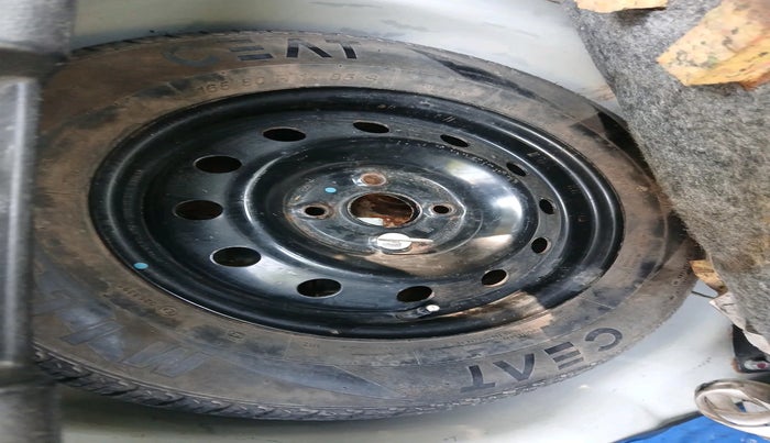 2016 Maruti Swift VXI, Petrol, Manual, 55,529 km, tyre