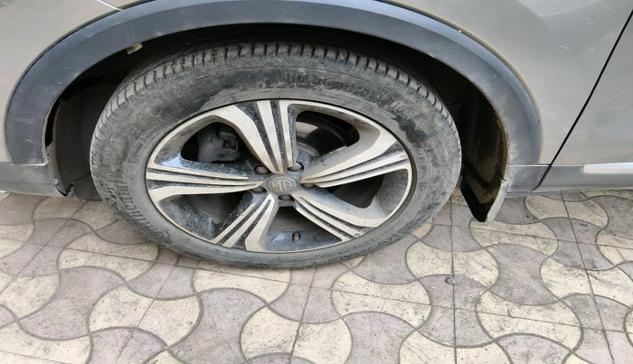 2022 MG ASTOR SMART 1.5 MT, Petrol, Manual, 21,749 km, tyre