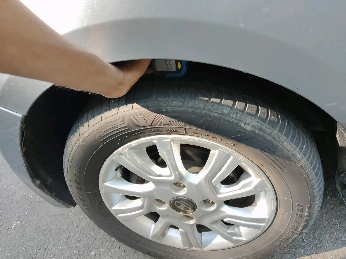 2018 Tata Tiago XZA PETROL, Petrol, Automatic, 51,500 km, tyre