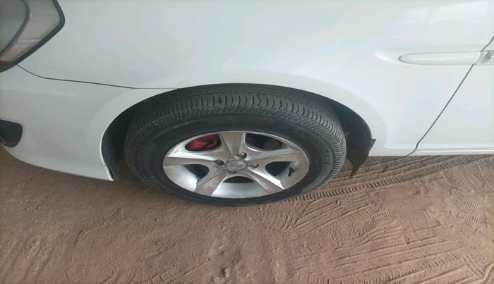 2010 Hyundai Verna TRANSFORM 1.6 VTVT, Petrol, Manual, 62,535 km, tyre