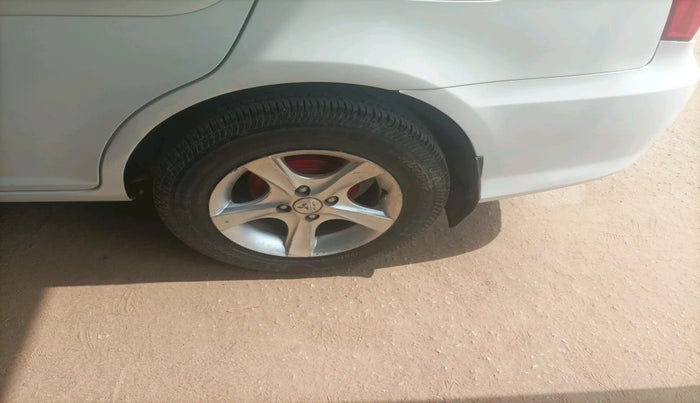 2010 Hyundai Verna TRANSFORM 1.6 VTVT, Petrol, Manual, 62,535 km, tyre