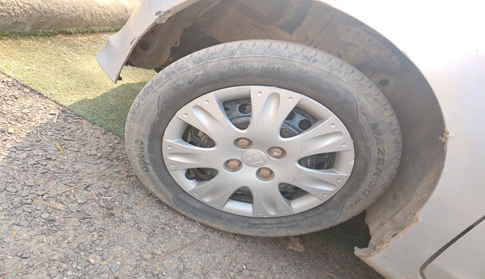 2012 Honda Brio S MT, Petrol, Manual, 1,21,762 km, tyre