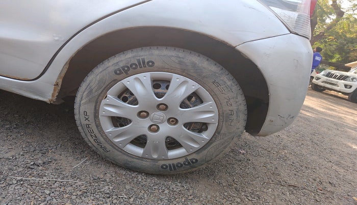 2012 Honda Brio S MT, Petrol, Manual, 1,21,762 km, tyre