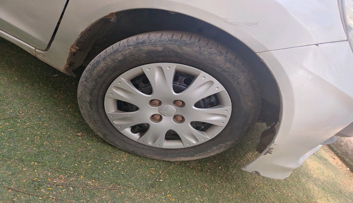 2012 Honda Brio S MT, Petrol, Manual, 1,21,762 km, tyre