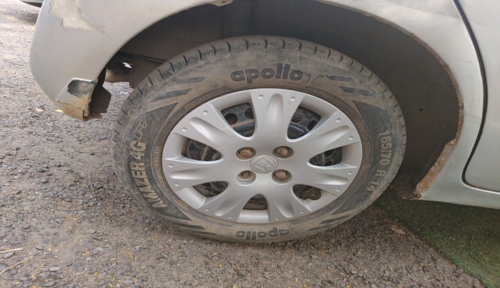 2012 Honda Brio S MT, Petrol, Manual, 1,21,762 km, tyre