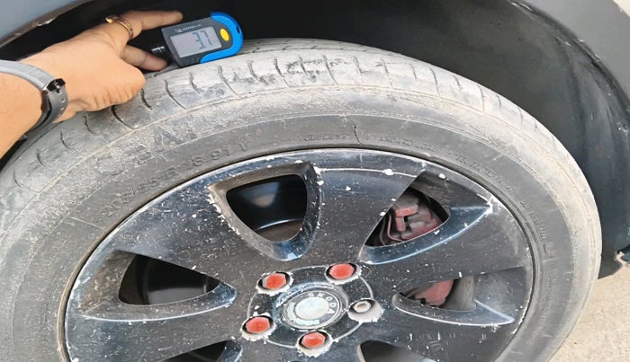 2011 Skoda Superb ELEGANCE 1.8 TSI AT, Petrol, Automatic, 1,54,454 km, tyre