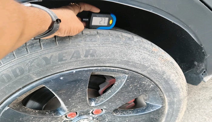 2011 Skoda Superb ELEGANCE 1.8 TSI AT, Petrol, Automatic, 1,54,454 km, tyre