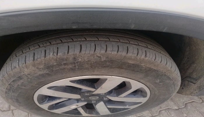 2022 Tata Harrier XZA PLUS 2.0L, Diesel, Automatic, 43,546 km, tyre