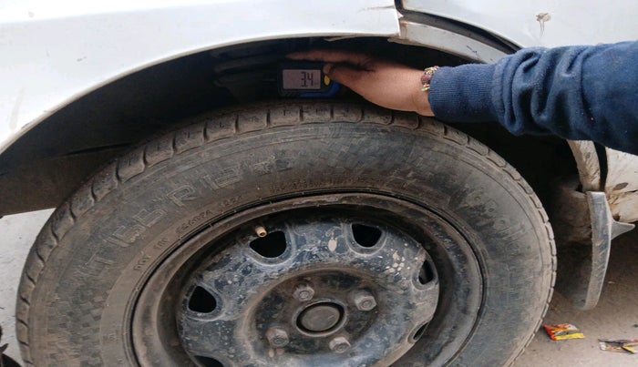 2010 Maruti Eeco 5 STR WITH A/C+HTR CNG, Petrol, Manual, 2,83,897 km, tyre