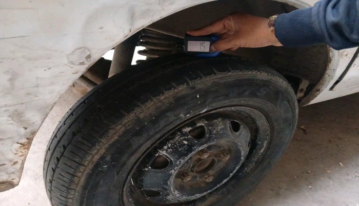 2010 Maruti Eeco 5 STR WITH A/C+HTR CNG, Petrol, Manual, 2,83,897 km, tyre