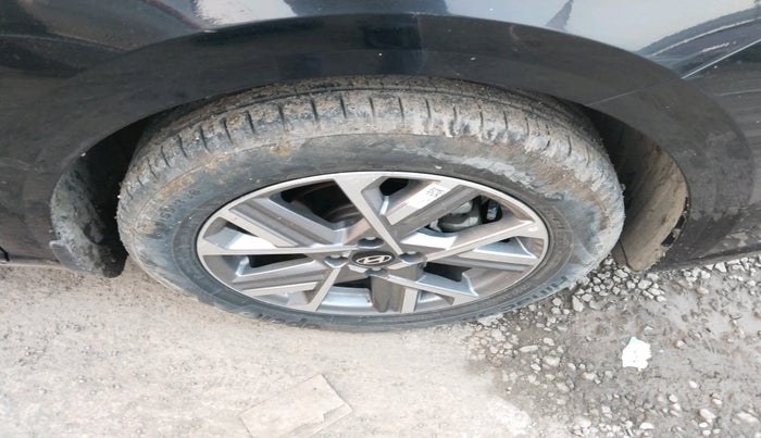 2023 Hyundai Verna SX (O) 1.5 VTVT IVT, Petrol, Automatic, 17,719 km, tyre