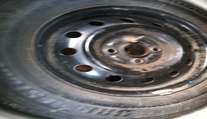 2011 Maruti Swift VXI, Petrol, Manual, 51,194 km, tyre