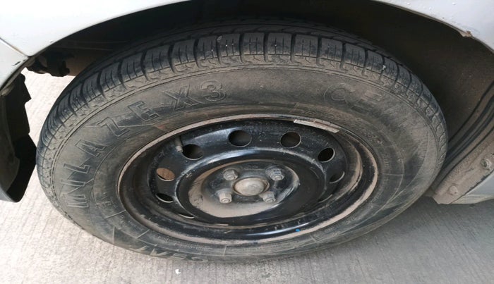 2011 Maruti Swift VXI, Petrol, Manual, 51,194 km, tyre