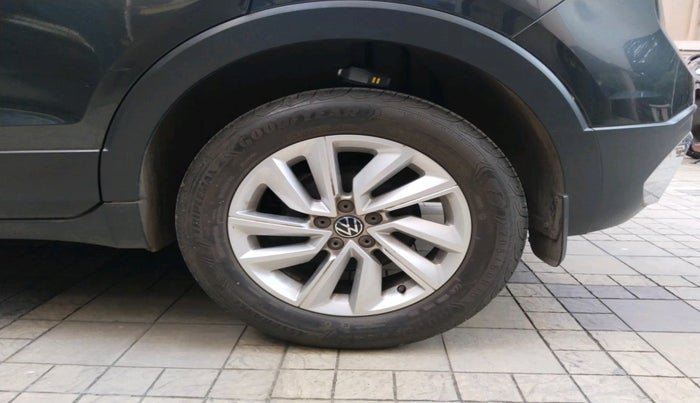 2022 Volkswagen TAIGUN HIGHLINE 1.0 TSI AT, Petrol, Automatic, 25,058 km, tyre