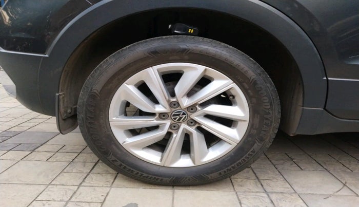 2022 Volkswagen TAIGUN HIGHLINE 1.0 TSI AT, Petrol, Automatic, 25,058 km, tyre