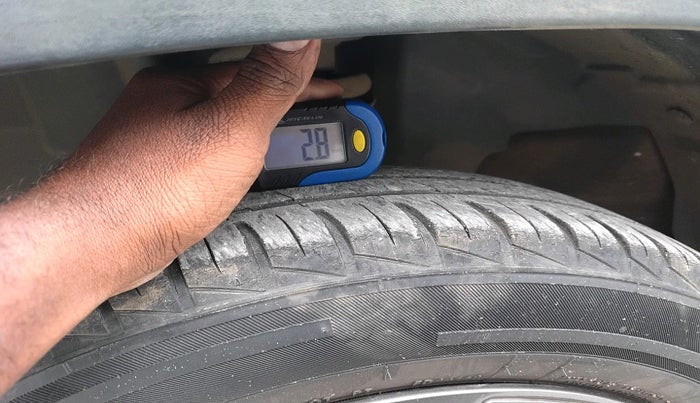 2019 Renault Kwid CLIMBER 1.0 AMT (O), Petrol, Automatic, 27,986 km, tyre