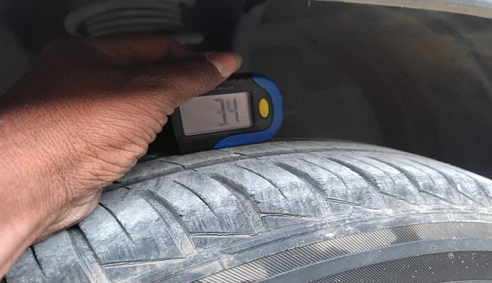 2019 Renault Kwid CLIMBER 1.0 AMT (O), Petrol, Automatic, 27,986 km, tyre