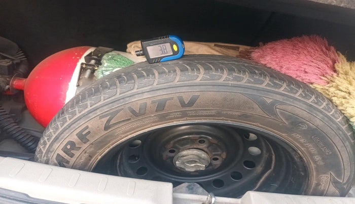 2015 Maruti Celerio VXI CNG, Petrol, Manual, 96,361 km, tyre