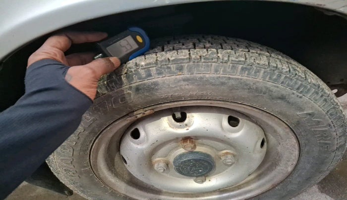 2011 Maruti 800 DUO AC LPG, Petrol, Manual, 1,00,108 km, tyre