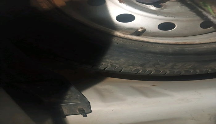 2020 Maruti Swift LXI, Petrol, Manual, 22,720 km, tyre