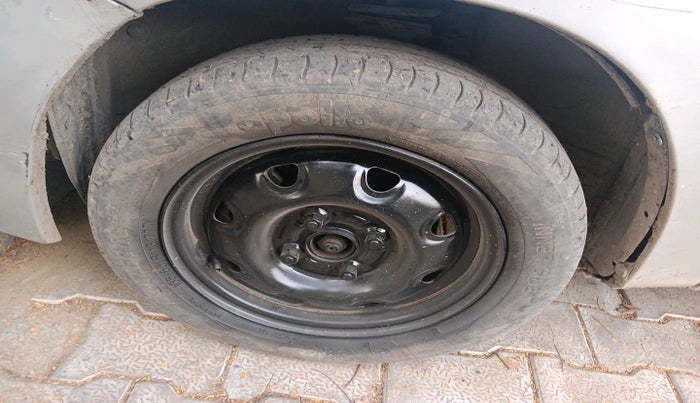 2011 Maruti Zen Estilo LXI, Petrol, Manual, 99,620 km, tyre