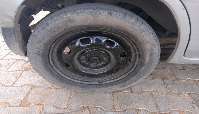 2011 Maruti Zen Estilo LXI, Petrol, Manual, 99,620 km, tyre