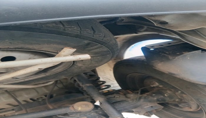 2023 Maruti Eeco 5 STR AC CNG, Petrol, Manual, 1,38,417 km, tyre