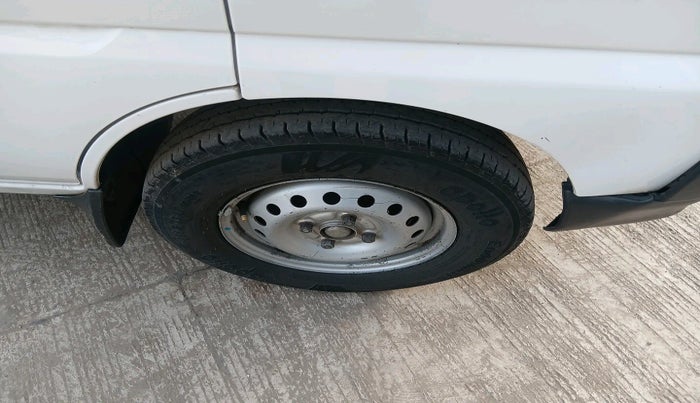 2023 Maruti Eeco 5 STR AC CNG, Petrol, Manual, 1,38,417 km, tyre