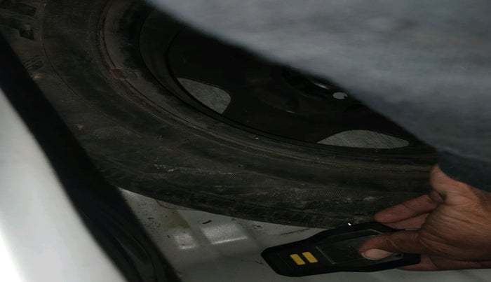 2010 Chevrolet Beat LT PETROL, Petrol, Manual, 7,554 km, tyre