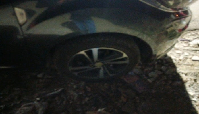 2021 Tata ALTROZ XZ PETROL, Petrol, Manual, 70,000 km, tyre