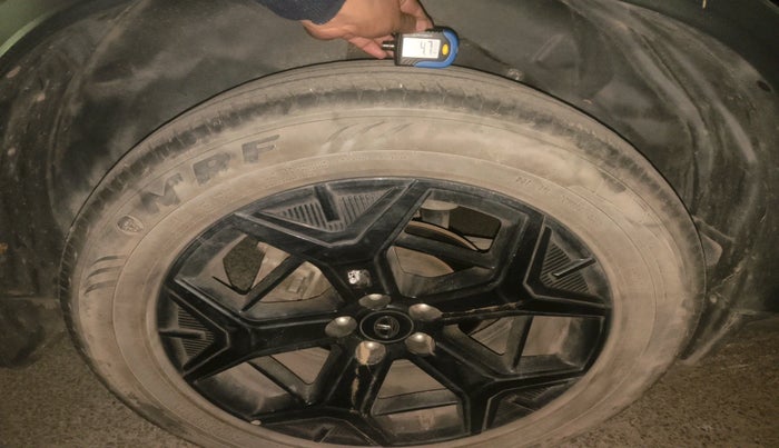 2023 Tata Harrier ADVENTURE PLUS DARK EDITION AT, Diesel, Automatic, 50,560 km, tyre