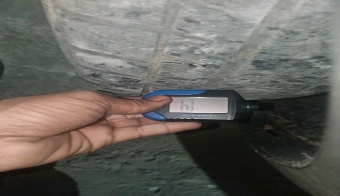 2021 Mahindra XUV300 W6 1.2 PETROL, Petrol, Manual, 98,405 km, tyre