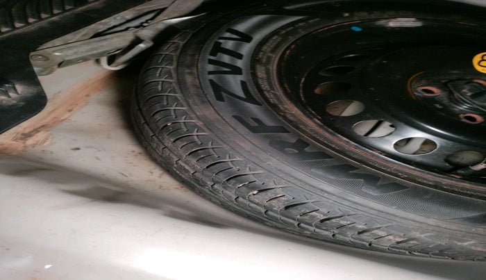 2016 Maruti Baleno ZETA CVT PETROL 1.2, Petrol, Automatic, 1,62,378 km, tyre