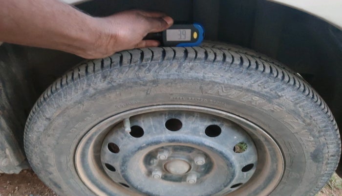 2010 Maruti Swift VDI, Diesel, Manual, 2,17,719 km, tyre