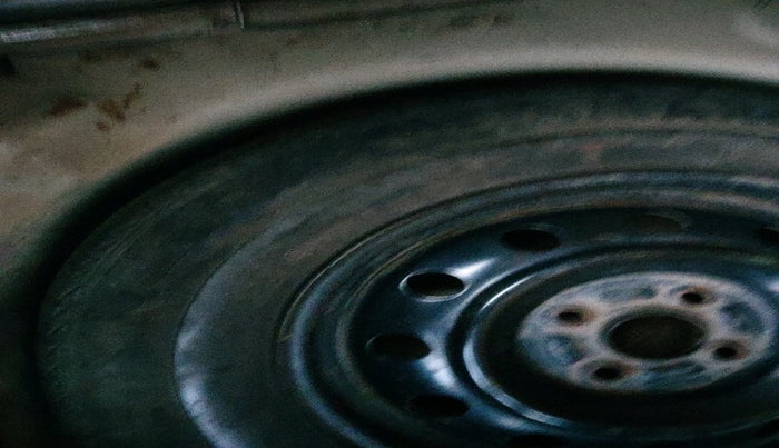 2010 Maruti Swift VDI, Diesel, Manual, 2,17,719 km, tyre