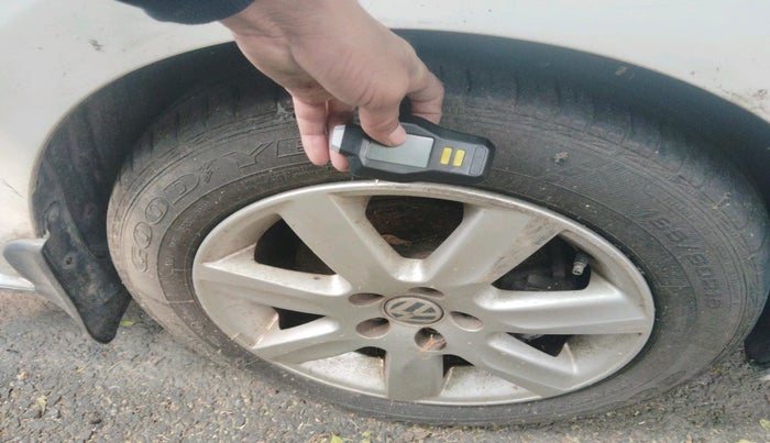 2010 Volkswagen Vento HIGHLINE PETROL AT, Petrol, Automatic, 98,467 km, tyre