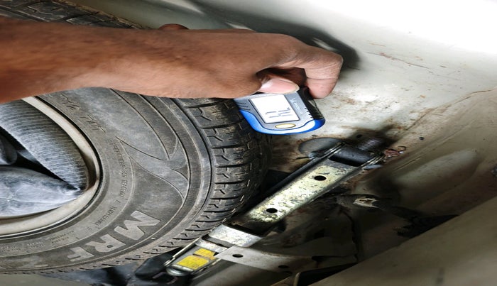 2012 Hyundai Eon ERA, Petrol, Manual, 23,750 km, tyre