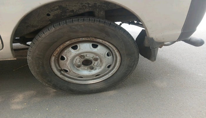 2015 Maruti Eeco 5 STR WITH A/C+HTR, Petrol, Manual, 73,468 km, tyre