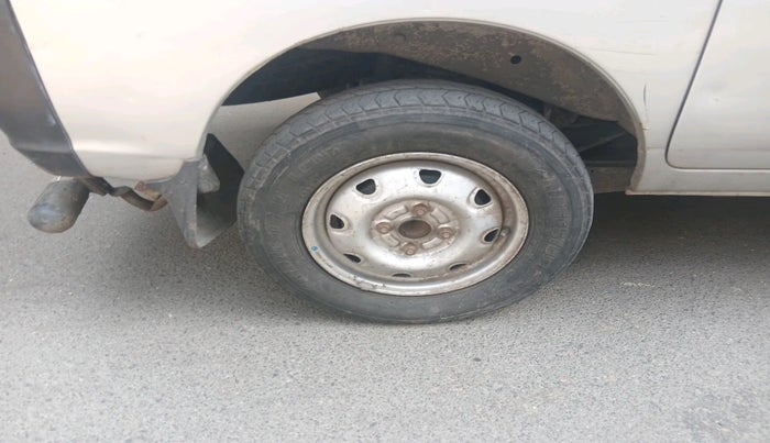 2015 Maruti Eeco 5 STR WITH A/C+HTR, Petrol, Manual, 73,468 km, tyre