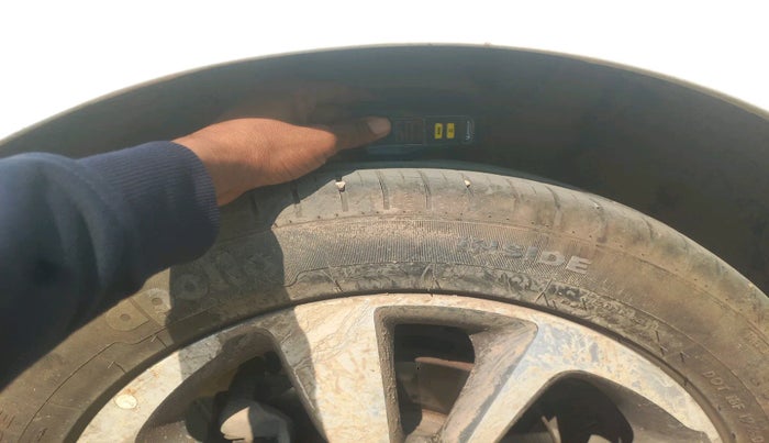 2015 Hyundai Elite i20 ASTA 1.2 (O), Petrol, Manual, 51,810 km, tyre