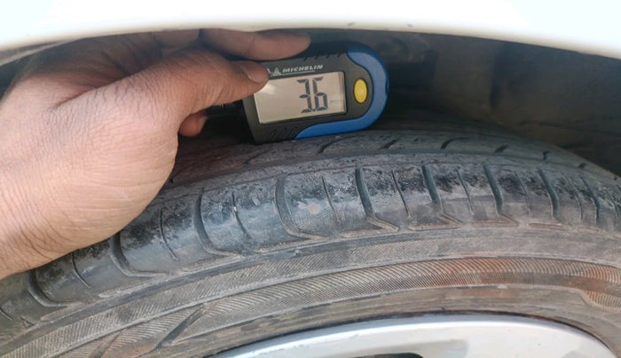 2011 Hyundai i10 MAGNA 1.2, Petrol, Manual, 1,79,265 km, tyre