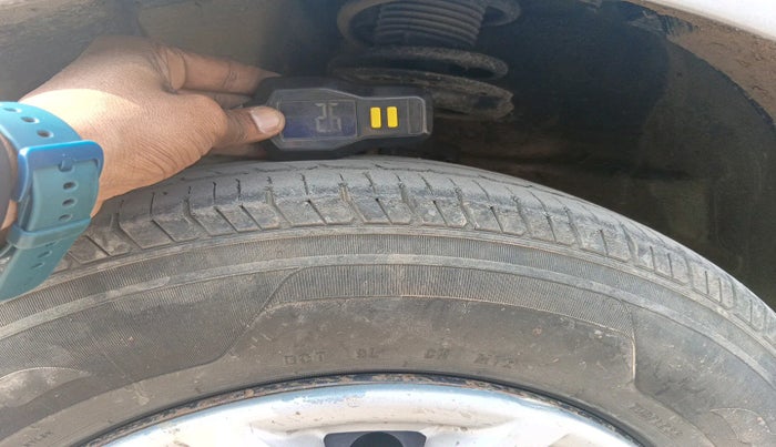 2017 Maruti Swift VXI O, Petrol, Manual, 1,19,440 km, tyre