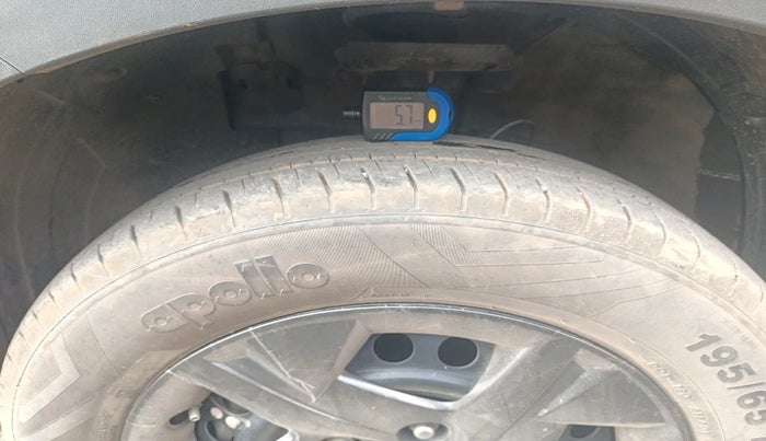 2023 Hyundai VENUE S 1.2, Petrol, Manual, 20,955 km, tyre